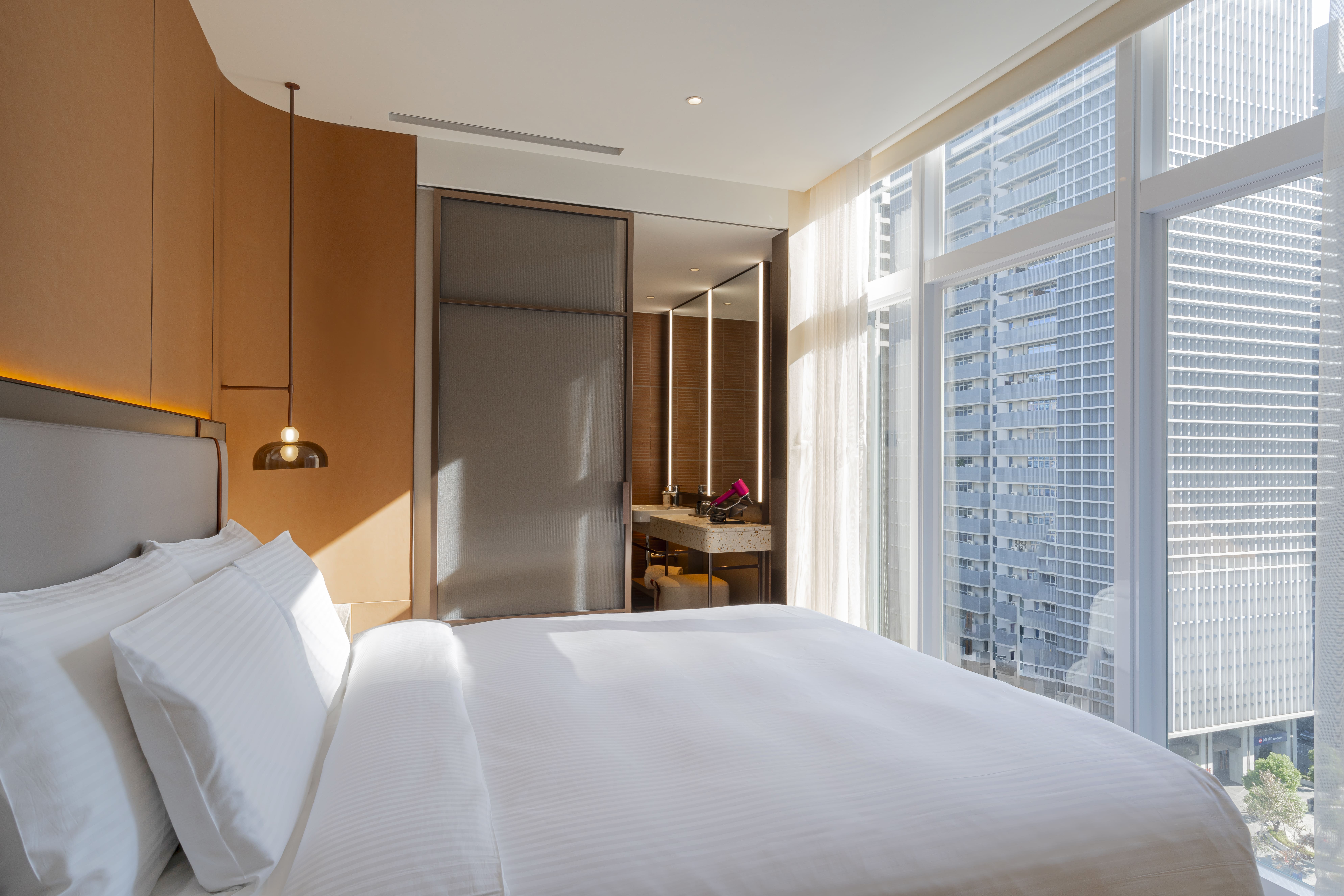Luxury Floor│ Halo Room